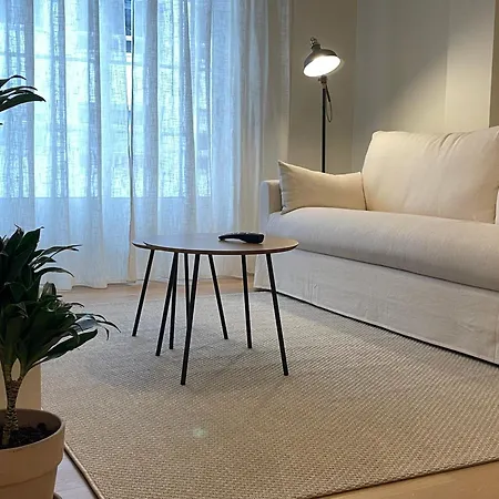 R14 En Con 2 Habitaciones, Salon-cocina, 1 Bano Y Zona De Lavanderia, Situado Cerca De Playas * Mino